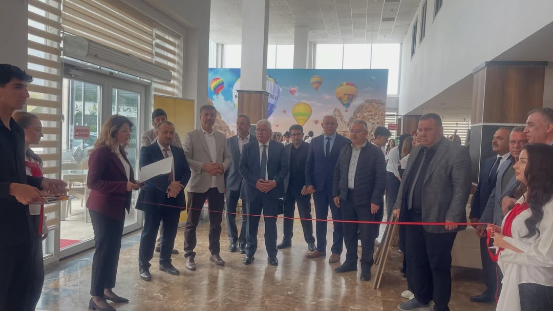 Şehit Demet Sezen Güzel Sanatlar Lisesi Yıl Sonu Resim ve Afiş Sergisi Açıldı